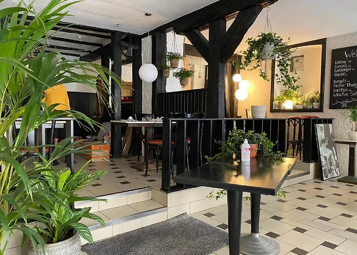 מלון Cafe Rhoenperle באד נוישטאדט אן דר סאאלה